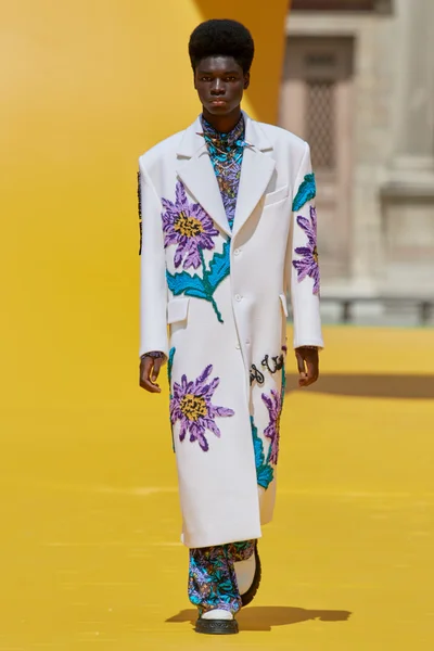 Look 5